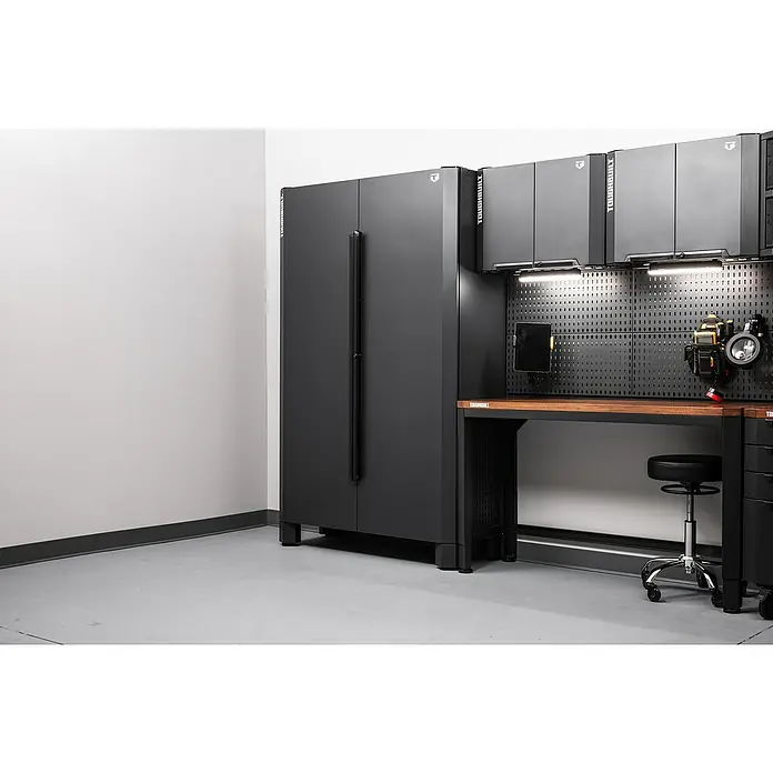 ToughBuilt Armario multiusos metálico - An x Al: 122 x 198 cm, Número de puertas: 2 ud. - Armario gris Toughbuilt con espacio de trabajo y panel de herramientas para organización de garaje. Sistema de almacenamiento duradero y versátil.