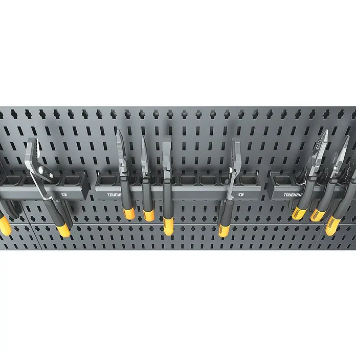 ToughBuilt Organizador - Específico para: Alicates, Capacidad de carga: 11 kg - Herramientas colgadas ordenadamente en un panel perforado gris. Las herramientas tienen mangos negros y amarillos.