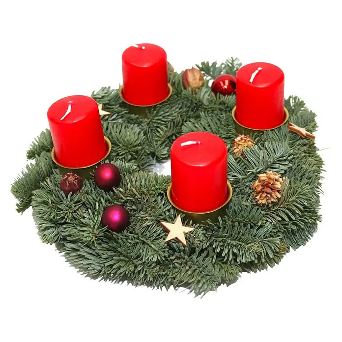 Piardino Adventskranz mit 4 Kerzen - Durchmesser: 20 cm, Dekoriert, verschiedene Ausführungen - Festlicher Adventskranz mit vier roten Kerzen, Tannenzweigen, Kugeln und Sternen. Stimmungsvolle Dekoration für die Adventszeit.