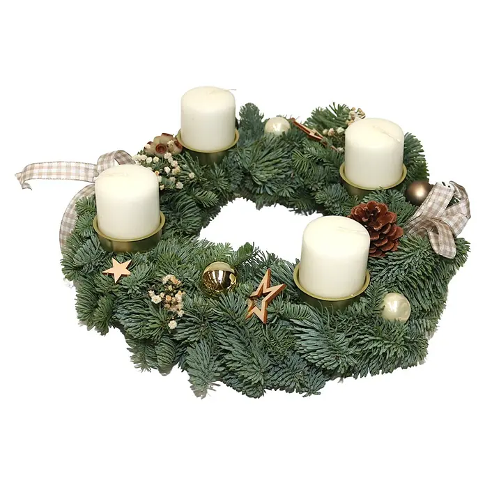 Piardino Adventskranz mit 4 Kerzen - Durchmesser: 25 cm, Dekoriert, verschiedene Ausführungen - Festlicher Adventskranz mit vier weißen Kerzen, Tannenzweigen und weihnachtlicher Dekoration wie Kugeln und Schleifen. Stimmungsvolle Vorweihnachtszeit.