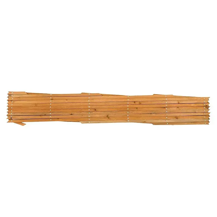 Bellissa Holz-Scherenspalier - 310 x 90 cm, Braun - Ein Detailansicht eines horizontalen, hölzernen Rollladens mit hellbraunen Lamellen und sichtbaren Befestigungen.