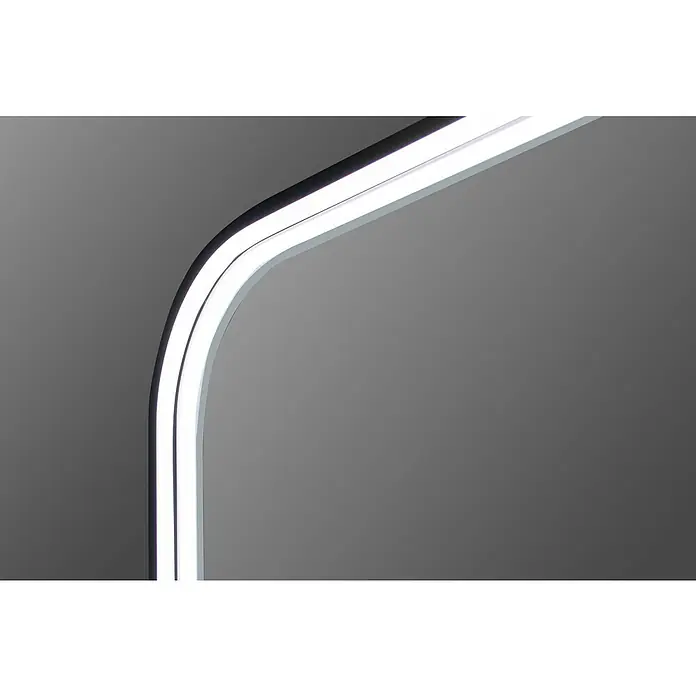 Lichtspiegel Noa - 60 x 80 cm, Schwarz, Sensor - Nahaufnahme einer modernen LED-Lampe mit klaren Linien und einem minimalistischen Design vor einem neutralen Hintergrund.