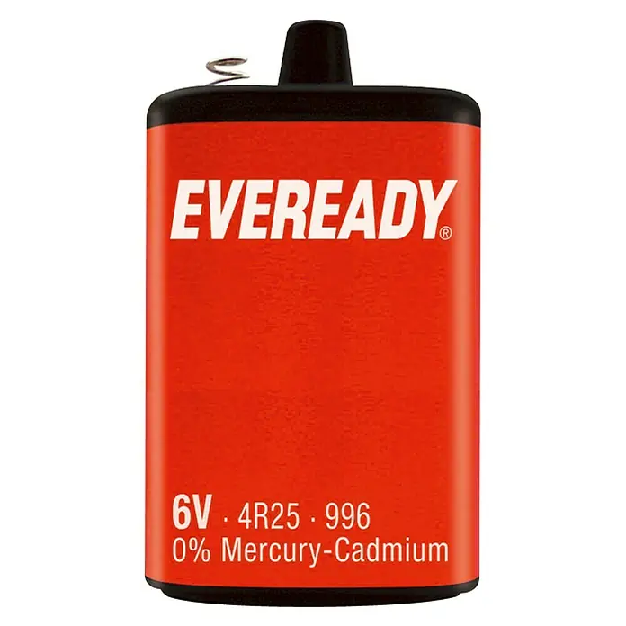 Eveready Batterie Block - 6 V, Zink-Kohle - Das Bild zeigt eine rote Eveready 6V Batterie, die für ihre Zuverlässigkeit bekannt ist und in vielen Geräten verwendet wird.