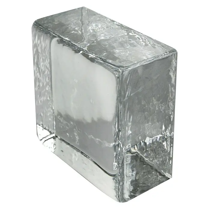 Fuchs Design Glasziegel Crystal Collection - Klar, Vollsicht, 10 x 10 x 5 cm - Nahaufnahme eines dekorativen Eisglassteins mit einer leicht rauen Textur, ideal für moderne Inneneinrichtungen.