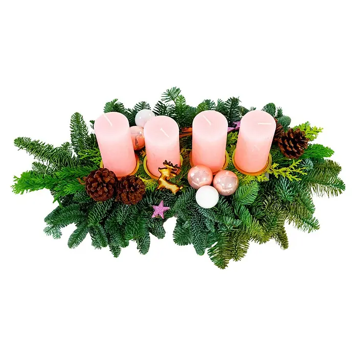 Piardino Adventsgesteck in Reihe - Mit Kerzen, verschiedene Ausführungen - Festlicher Adventskranz mit rosa Kerzen, Tannenzweigen, Kugeln und Zapfen für eine stimmungsvolle Weihnachtszeit.