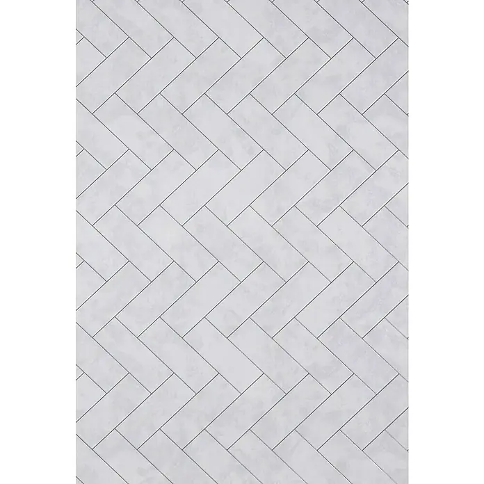 D-c-fix Ceramics Vinyltapete - Metallic Chevron, L x B: 4 m x 67,5 cm - Weiße, längliche Fliesen in einem Fischgrätenmuster für Böden und Wände verlegt, die ein modernes und elegantes Design im Innenraum erzeugen.