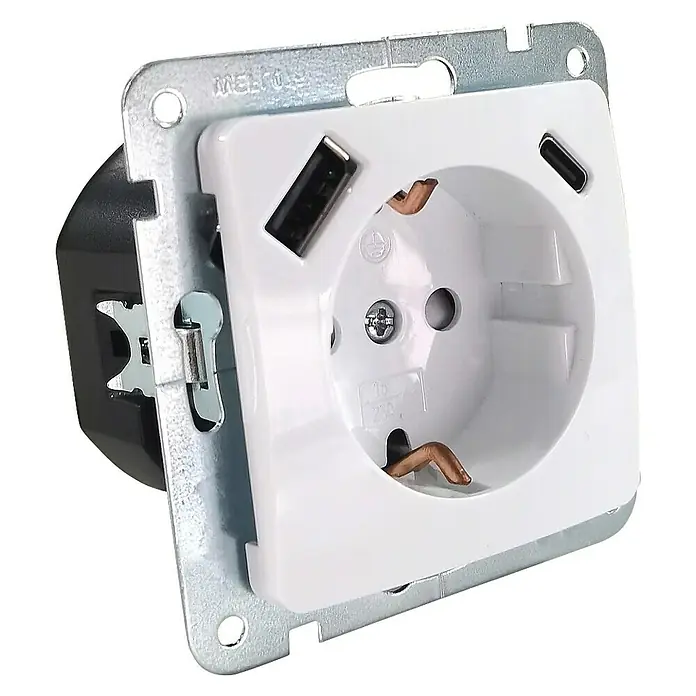 Voltomat USB-Steckdose Typ A/C Diva - Ultraweiß, Matt, Kunststoff, Unterputzmontage - Nahaufnahme einer weißen Steckdose mit USB-Anschlüssen und Metallrahmen. Ein praktisches Gerät für moderne Bedürfnisse.
