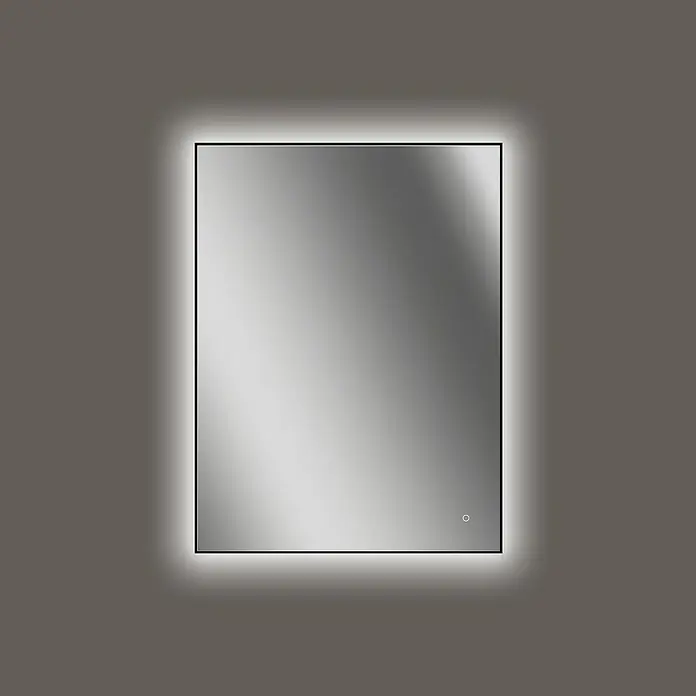 Lichtspiegel Emma - 60 x 80 cm, Schwarz, Sensor - Nahaufnahme eines rechteckigen Spiegels mit LED-Hintergrundbeleuchtung an einer grauen Wand.