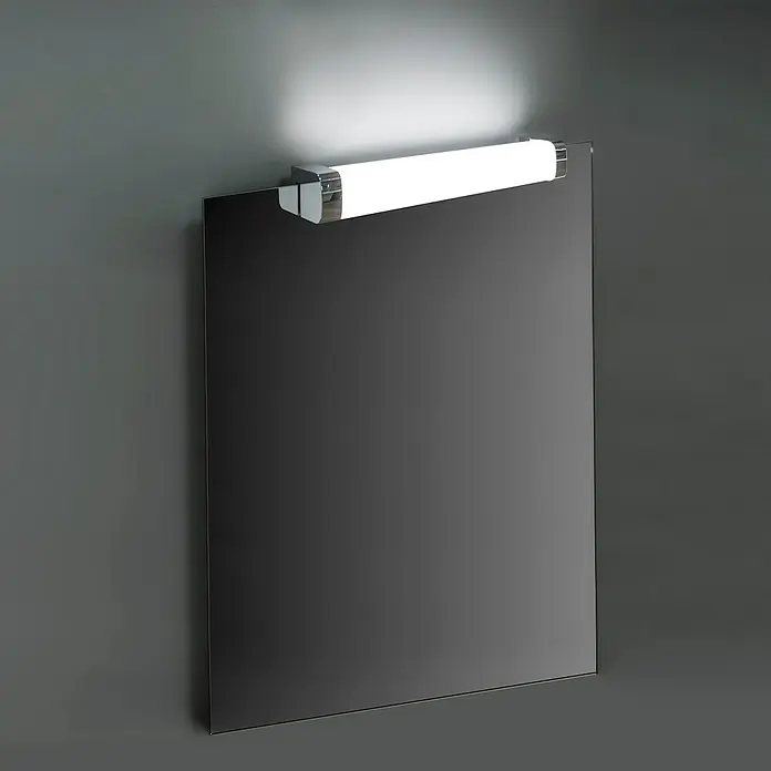 Lichtspiegel Lua - 60 x 80 cm, Silber - Elegantes Badezimmer-Accessoire: Ein stilvoller Spiegel mit integrierter, leuchtender Lampe, die das Bild optimal ausleuchtet und eine angenehme Atmosphäre schafft.
