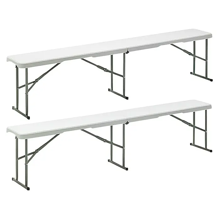 Banco de camping plegable Every Set de 2 - 28 x 28 x 43 cm, HDPE/Acero, Blanco, 2 pzs. - Dos mesas plegables blancas con estructura metálica apiladas, perfectas para eventos o espacio de trabajo adicional.