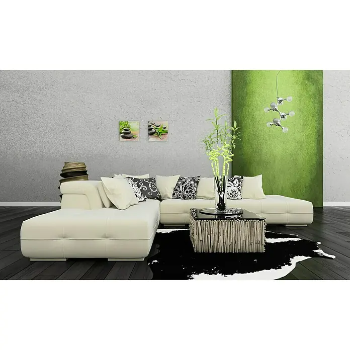 Glasbild - Wellness I, B x H: 20 x 20 cm - Ein stilvolles Wohnzimmer mit einem beigen Ecksofa, einem Couchtisch aus Holzstäben und zen-inspirierten Wandbildern für eine entspannende Atmosphäre.