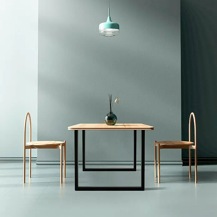 ECD Germany Tischgestell modernes Industriedesign Möbelfüße aus Metall - L x B x H: 8 x 80 x 72 cm, Stahl - Ein minimalistischer Essbereich mit einem Holztisch mit schwarzem Rahmen, zwei Stühlen und einer türkisfarbenen Hängelampe.