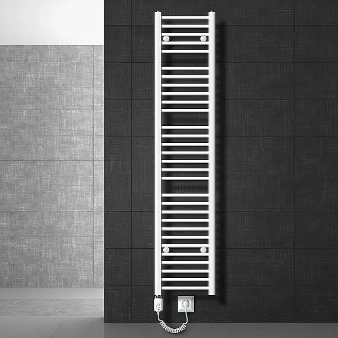 ECD Germany Elektro-Badheizkörper Handtuchheizkörper Sahara Seitenanschluss gerade mit Heizstab 1200W - B x H: 30 x 180 cm - Weißer Handtuchwärmer an dunkler Wand. Design-Heizkörper mit horizontalen Sprossen für Badezimmer oder Gästetoilette.