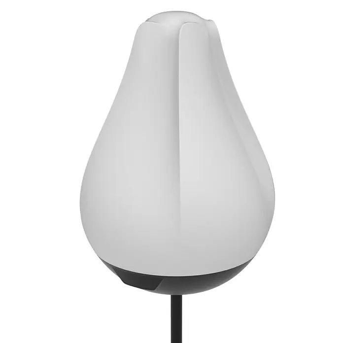 Lumix Solarleuchte Tulip - Lichtfarbe: RGB, Höhe: 100 cm, Tulip - Nahaufnahme einer stilvollen, tropfenförmigen weißen Lampe auf einem schlanken, schwarzen Ständer, die sanftes Licht ausstrahlt.