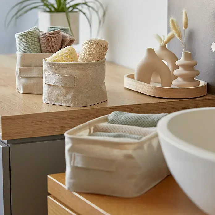 Store It Premium Bad-Aufbewahrungskorb - 26 x 16 x 12 cm, Naturfaser, Beige - Aufnahme von Aufbewahrungskörben mit Textilien im Badezimmer, die für eine ordentliche Aufbewahrung von Handtüchern sorgen.