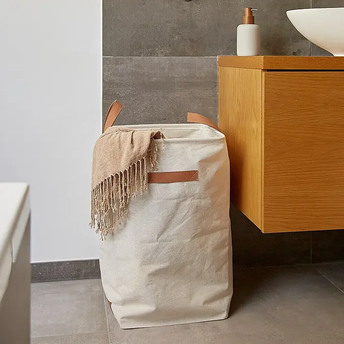 Store It Premium Wäschekorb - L x B x H: 35 x 35 x 58 cm, Beige - Wäschesammler aus Stoff mit Lederdetails. Dieser stilvolle Wäschesammler ist eine attraktive Ergänzung für jedes Badezimmer.