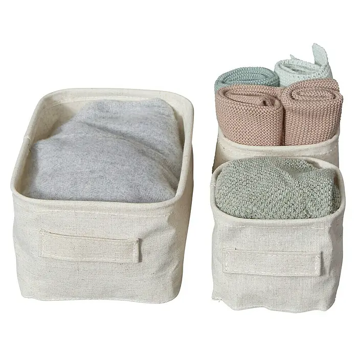Store It Premium Bad-Aufbewahrungskorb - 26 x 16 x 12 cm, Naturfaser, Beige - Aufbewahrungskörbe: Beigefarbene Textilkörbe in verschiedenen Größen mit Textilien gefüllt, für eine organisierte Aufbewahrung im Haushalt.