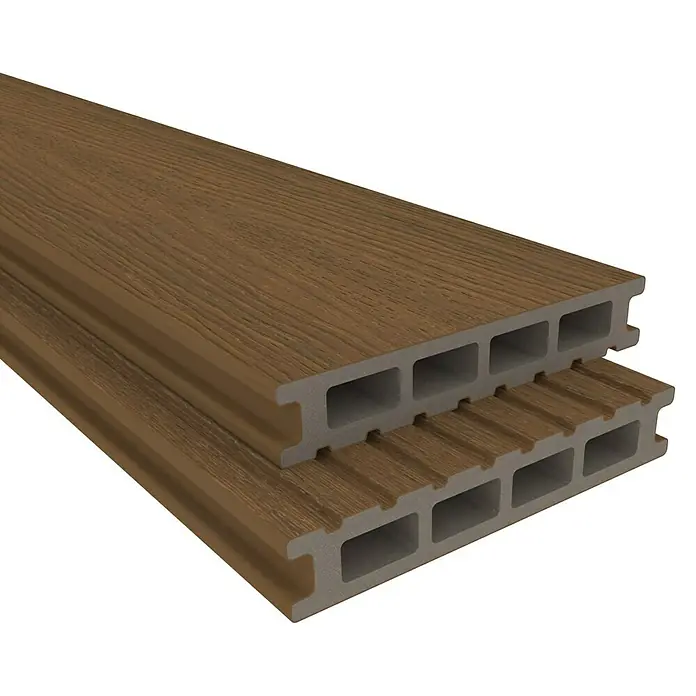b!design WPC-Terrassendiele - 300 x 14,5 x 2,5 cm, Teak - Hier sind zwei braune Terrassendielen aus WPC im Querschnitt, die die Hohlkammerkonstruktion zeigen.\n