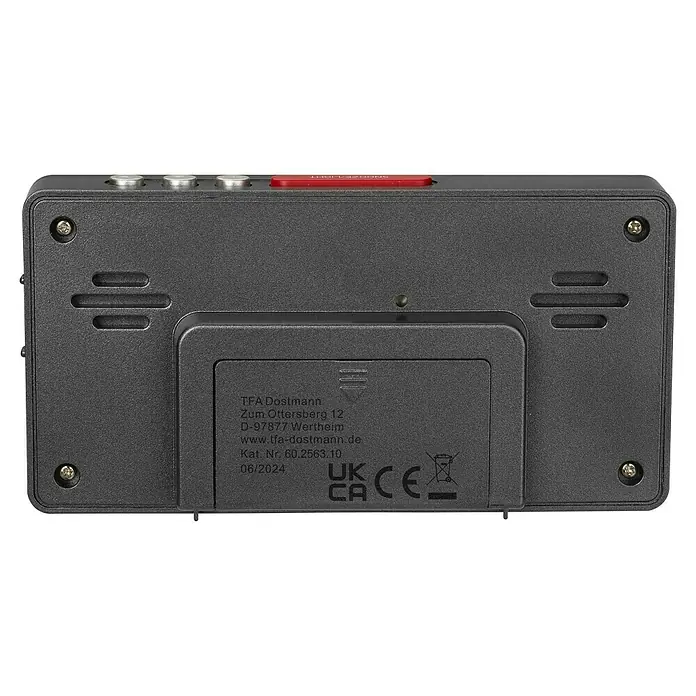 TFA Dostmann Funkwecker 60.2563.10 - Digitales Display, Batteriebetrieben, Anthrazit, 12,4 x 2,6 x 6,4 cm - Rückseite eines TFA Dostmann Weckers mit Informationen zu Hersteller, Modellnummer, Herstellungsdatum und Konformitätskennzeichen.