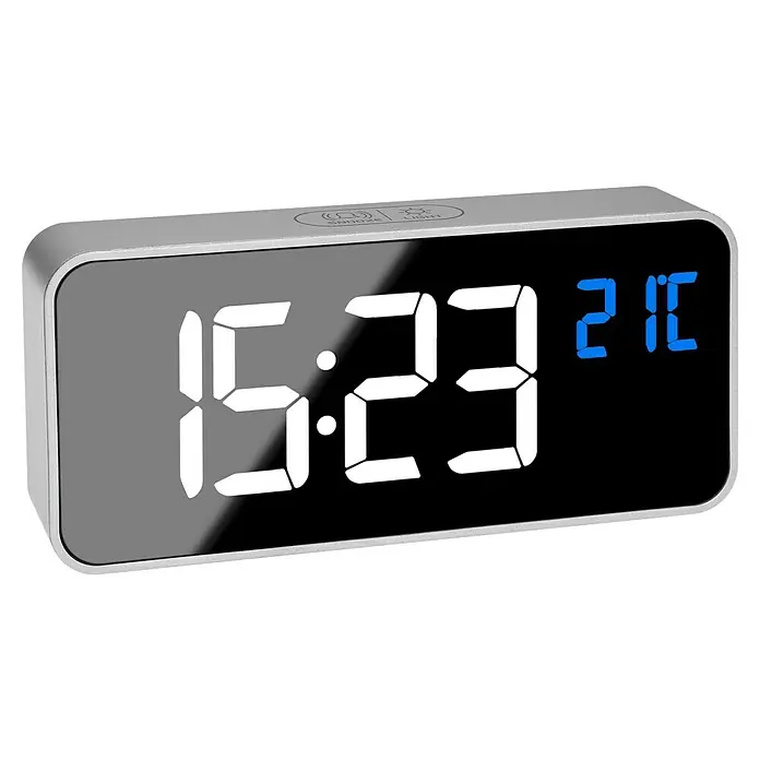 TFA Dostmann Quarzwecker 60.2032.54 - Digitales Display, Akkubetrieben, Silber, 14,5 x 3,2 x 6,5 cm - Digitaler Wecker mit großer LED-Anzeige, die 15:23 Uhr und 21°C anzeigt, ideal für Nachttisch.
