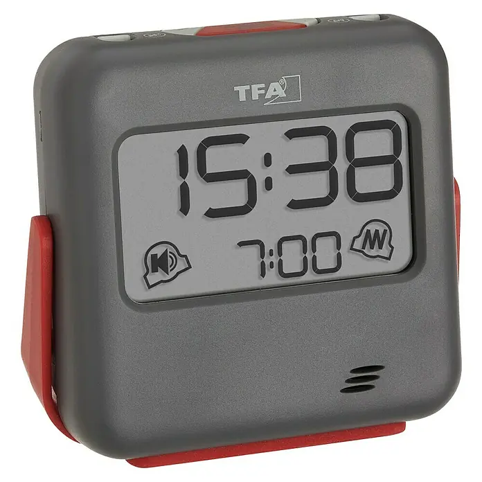 TFA Dostmann Quarzwecker 60.2031.10 lauter Weckton - Digitales Display, Batteriebetrieben, Grau, Rot, 7,9 x 2,8 x 7,4 cm - Ein grauer TFA-Digitalwecker mit rotem Rahmen zeigt die Uhrzeit 15:38 und die Weckzeit 7:00 an.
