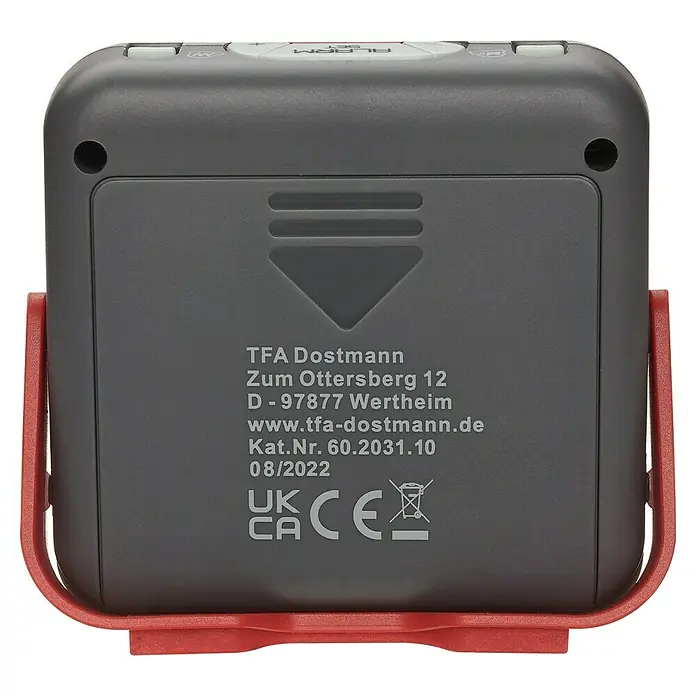 TFA Dostmann Quarzwecker 60.2031.10 lauter Weckton - Digitales Display, Batteriebetrieben, Grau, Rot, 7,9 x 2,8 x 7,4 cm - Rückseite eines TFA Dostmann Würfel-Timers mit technischen Daten, Herstellungsdatum und Konformitätszeichen.