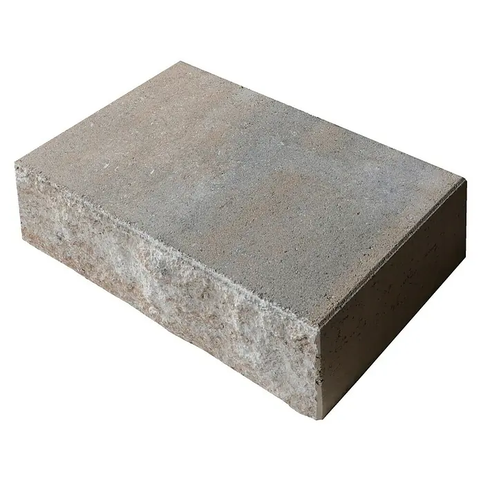 EHL Blockstufe - 50 x 35 x 15 cm, Muschelkalk, Beton - Nahaufnahme eines einzelnen Pflastersteins. Der Stein hat eine graue Farbe und eine raue Textur. Ideal für Garten- und Landschaftsbauprojekte.