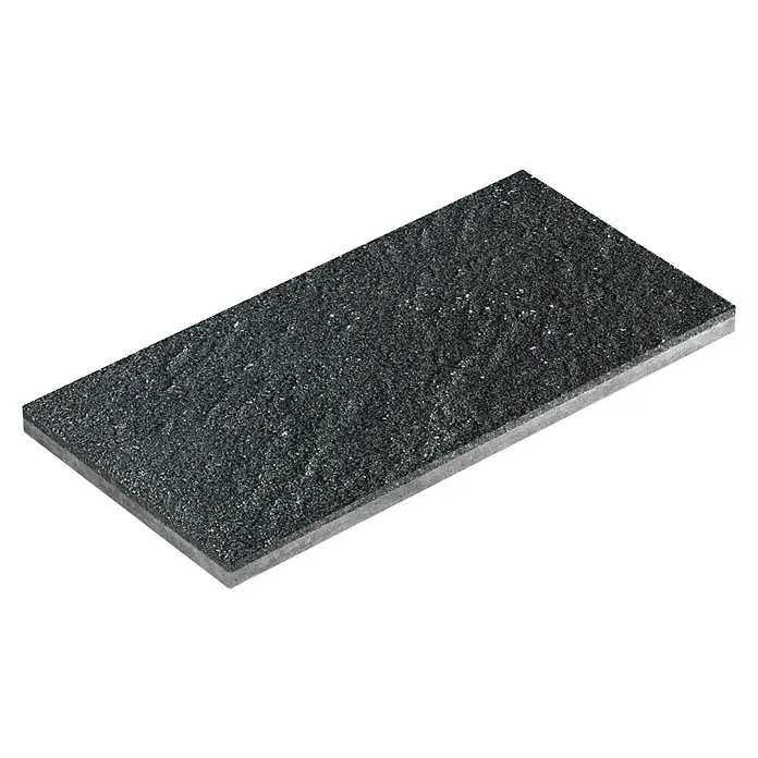 EHL Terrassenplatte Mesafino - 80 x 40 x 4 cm, Basalt, Beton - Eine einzelne dunkle Pflasterplatte mit rauer Oberfläche, ideal für Außenbereiche wie Terrassen oder Wege.
