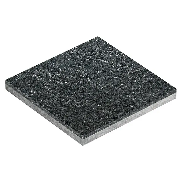 EHL Terrassenplatte Mesafino - 40 x 40 x 4 cm, Basalt, Beton - Nahaufnahme einer dunklen Betonplatte mit rauer Oberfläche, ideal für Außenbereiche. Sie ist langlebig und wetterbeständig.
