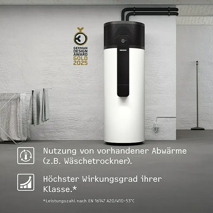 Stiebel Eltron Warmwasser-Wärmepumpe WWK-I 300 Plus - Heizleistung: 1,845 W, Fassungsvermögen: 300 l - Ein moderner, weißer Warmwasserspeicher mit schwarzem Oberteil steht in einem Raum und wurde mit dem German Design Award Gold 2025 ausgezeichnet.