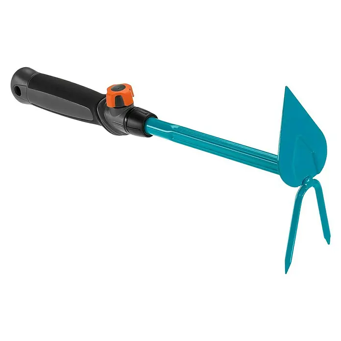 Gardena Combisystem Kleinhacke - Arbeitsbreite: 6 cm, Blattform: Herzförmig, Anzahl Zinken: 2 - Gartengerät mit einem schwarzen Griff und einem türkisfarbenen Kopf mit zwei Zinken zum Jäten und Auflockern des Bodens.