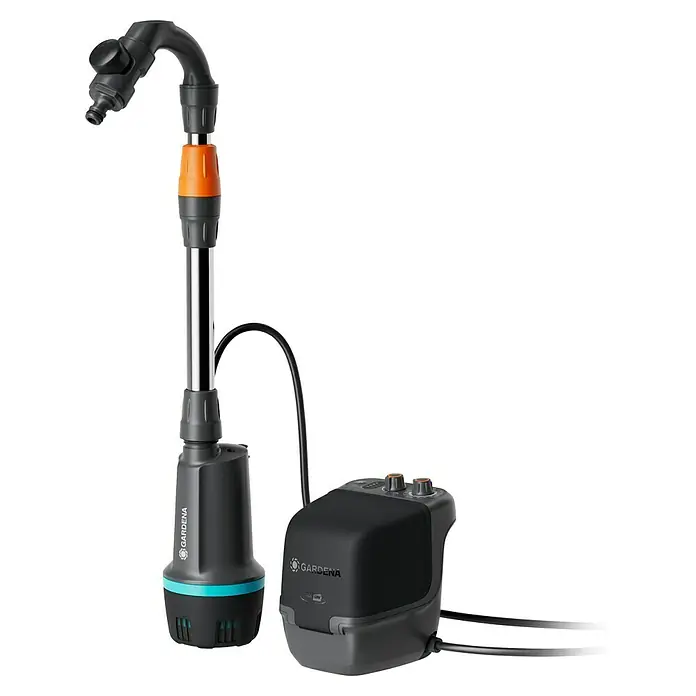 Gardena Power for All 18V Akku-Regenfasspumpe 2600 Comfort - Ohne Akku, Max. Fördermenge: 2.600 l/h - Das Gardena Bewässerungs-Set mit Hauswasserautomat ist ein praktisches System zur automatischen Gartenbewässerung. Es ist einfach zu installieren und zu bedienen.
