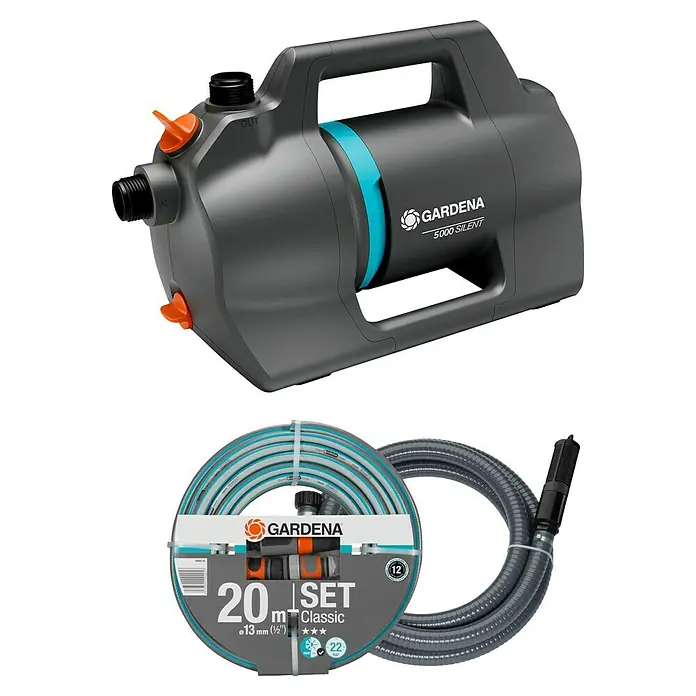 Gardena Gartenpumpen-Set 5000 Silent inkl. Gartenpumpe 5000 Silent inkl. Schlauch & Sauggarnitur - 550 W, Max. Fördermenge: 5.000 l/h - Abgebildet ist eine Gardena 5000 Silent Gartenpumpe mit einem 20 Meter Classic Gartenschlauch Set. Ideal für effiziente Gartenbewässerung.