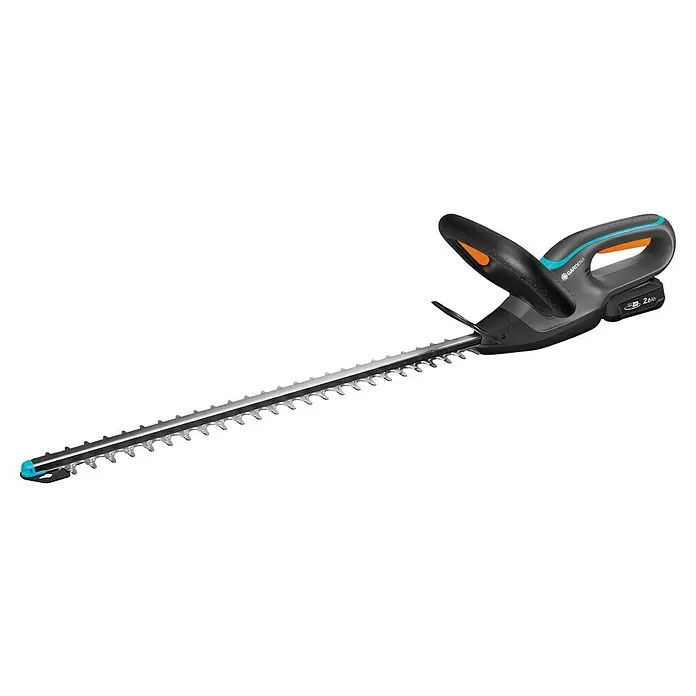 Gardena Power for All 18V Akku-Heckenschere EasyCut 55/18V - 18 V, Li-Ionen, 1 Akku, Schnittlänge: 55 cm - Dargestellt ist eine Gardena Akku-Heckenschere mit scharfen Klingen und ergonomischem Griff, ideal für präzise Gartenarbeit und Heckenpflege.