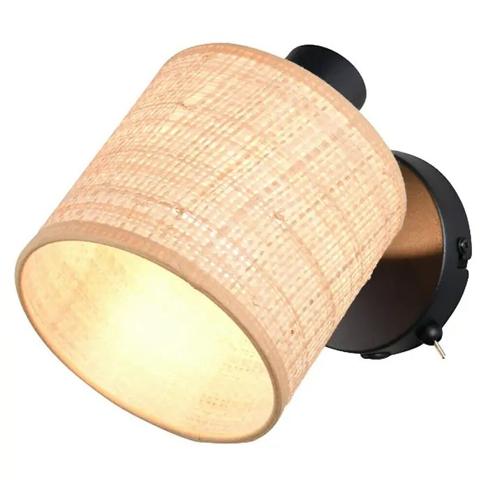 Trio Lighting Foco de pared Aimee - 20 W, L x An x Al: 13 x 10 x 25 cm, Beige, E14 - Primer plano de una lámpara de pared con pantalla de ratán claro, montada sobre un accesorio negro.