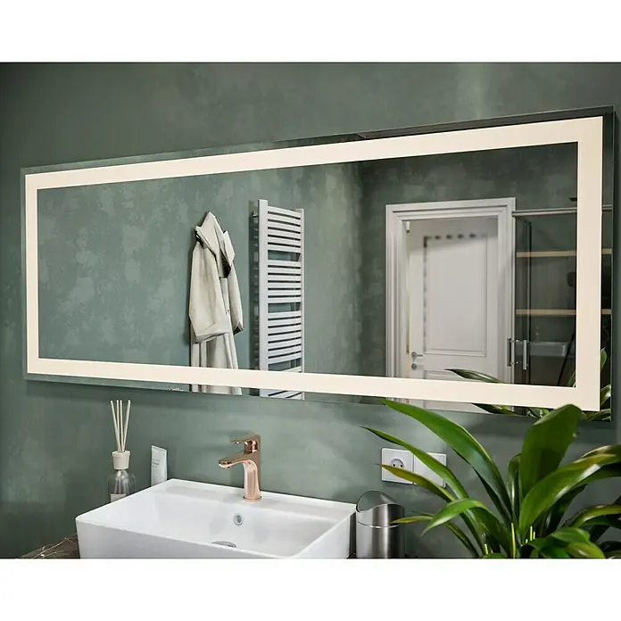 Camargue Stella Lichtspiegel - 180 x 70 cm, Mit eckigen Kanten - Elegantes Badezimmer mit einem rechteckigen Spiegel mit integrierter Beleuchtung, der das moderne Design des Raumes unterstreicht.