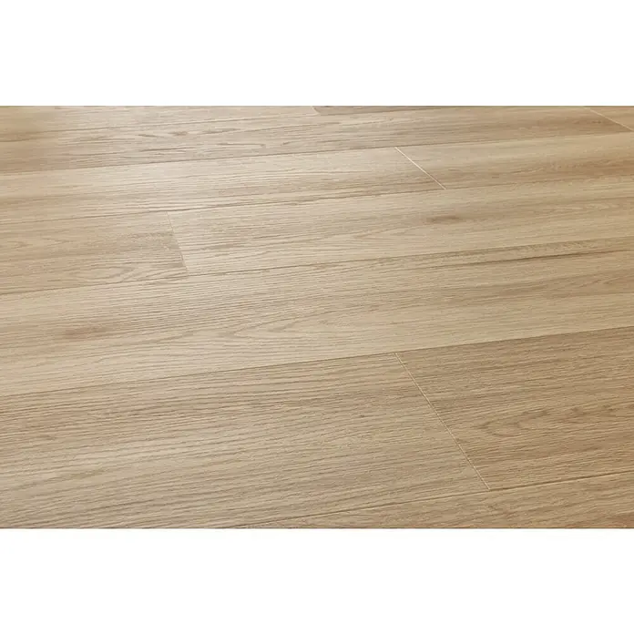 Vinylboden SPC XL - Eiche Harlow, Landhausdiele, 1.511 x 229 x 6,3 mm - Nahaufnahme eines Laminatbodens mit Holzmaserung, der ein warmes und einladendes Ambiente schafft. Die hellen Farbtöne erzeugen eine helle und moderne Optik.