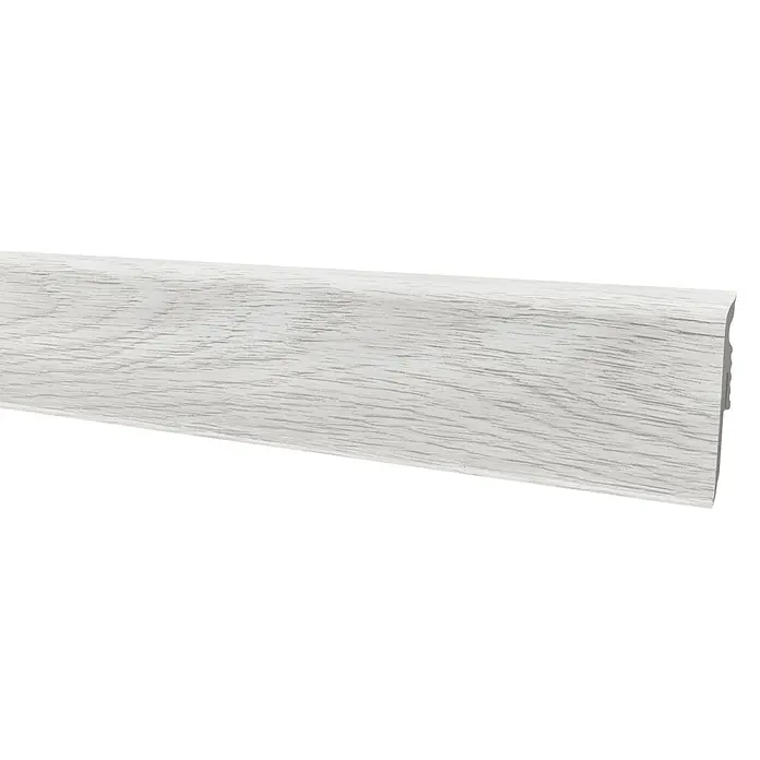 Sockelleiste Vigo - 220 x 1,5 x 6 cm, Takeda Eiche - Elegante weiße Sockelleiste mit Holzstruktur. Die hochwertige Leiste ist ideal für stilvolle Raumabschlüsse und überzeugt durch ihr modernes Design.