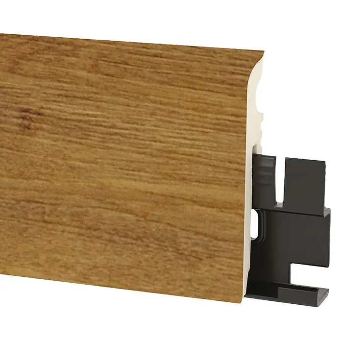 Sockelleiste Vigo - 220 x 1,5 x 6 cm, Frisco Eiche - Sockelleiste aus Holz mit Clip-System zur einfachen Montage. Die Leiste ist braun und hat eine natürliche Holzmaserung.