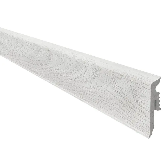 Sockelleiste Vigo - 220 x 1,5 x 6 cm, Takeda Eiche - Helle Holzfußleiste mit abgerundeter Kante für einen sauberen Übergang zwischen Wand und Boden. Das elegante Design passt zu vielen Einrichtungsstilen.