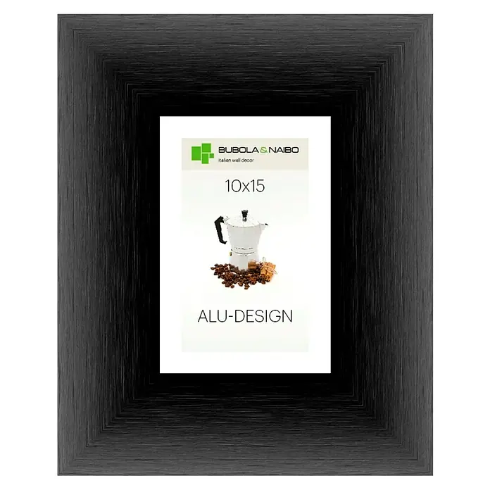 Bubola & Naibo Alurahmen Alu-Design II - Bildformat: 10 x 15 cm, Schwarz - Schwarzer Bilderrahmen mit dem Aufdruck "Bubola & Naibo Italian Wall Decor 10x15 Alu-Design" mit einer silbernen Espressokanne und Kaffeebohnen.