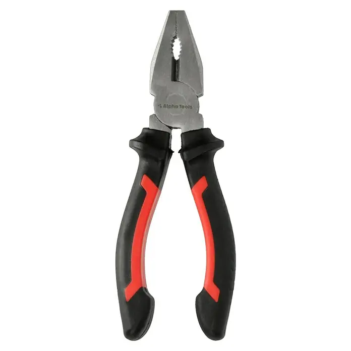 Alpha Tools Werkzeug-Set - 26 -tlg. - Kombinationszange mit schwarzen und roten Griffen. Sie ist aus robustem Metall gefertigt und für vielseitige Anwendungen konzipiert.