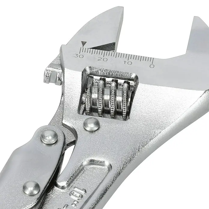 Alpha Tools Rollgabelschlüssel - Schlüsselweite: 0 mm - 30 mm - Nahaufnahme eines verstellbaren Schraubenschlüssels, der ein vielseitiges Werkzeug für verschiedene Größen und Reparaturen darstellt.