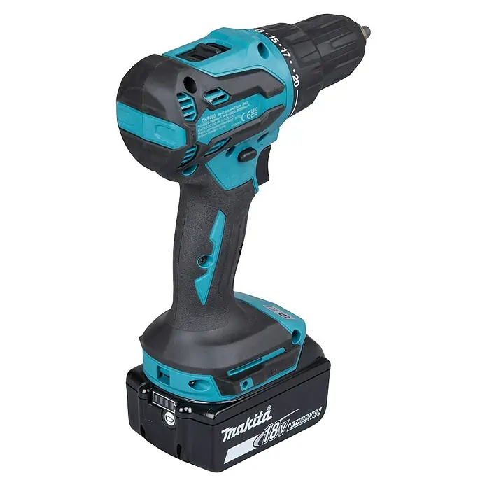Makita Taladro atornillador percutor de batería DHP490 - 18 V, 2 baterías, 3 Ah, 65 Nm - Imagen de un taladro percutor inalámbrico Makita DHP490 negro y turquesa con una batería de iones de litio de 18 V para taladrar y atornillar.