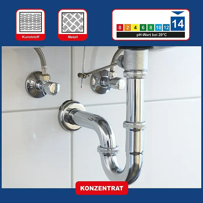 Poliboy Abflussreiniger Putzboy Abfluss-Rohrreiniger Konzentrat - Flasche, 1 l - Detailaufnahme eines verchromten Siphons unter einem Waschbecken, umgeben von Armaturen und weißen Fliesen, hervorgehoben durch Logos für Kunststoff- und Metallverträglichkeit.