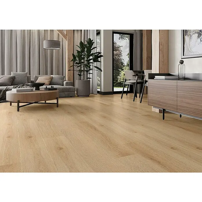 Vinylboden SPC Silent - Tucson Eiche, Landhausdiele, 1.220 x 229 x 5,3 mm - Einladendes Wohnzimmer mit hellem Holzboden. Das Parkett verleiht dem Raum Wärme und Eleganz, ideal für ein modernes Ambiente zum Wohlfühlen.
