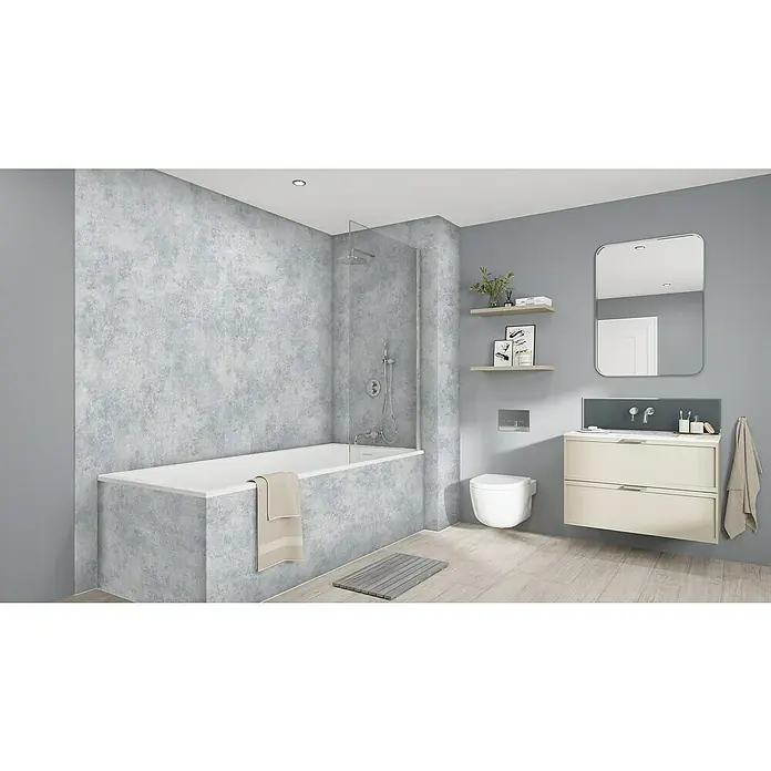 Wetwall Wandpaneel Elite - 16 x 242 cm, Caliza, Abgerundete Kante - Das Bild zeigt ein modernes Badezimmer mit einer Badewanne, einer Toilette und einem Waschtisch mit Spiegel. Das Design ist minimalistisch und stilvoll.