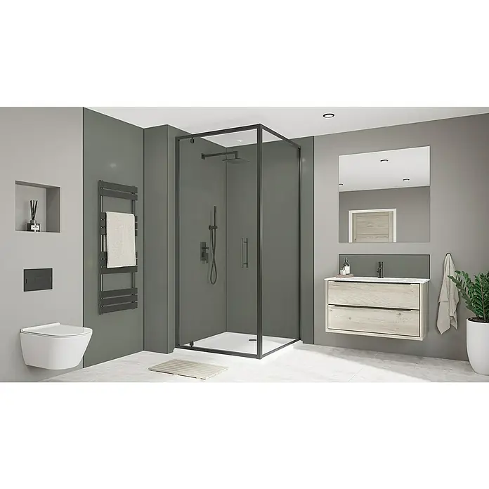 Wetwall Wandpaneel Alloy - 122 x 244 cm, Seafoam Green / Battleship Grey - Ein modernes Badezimmer mit einer begehbaren Dusche mit schwarzem Rahmen, Waschtisch und Wand-WC, die ein stilvolles Ambiente schaffen.