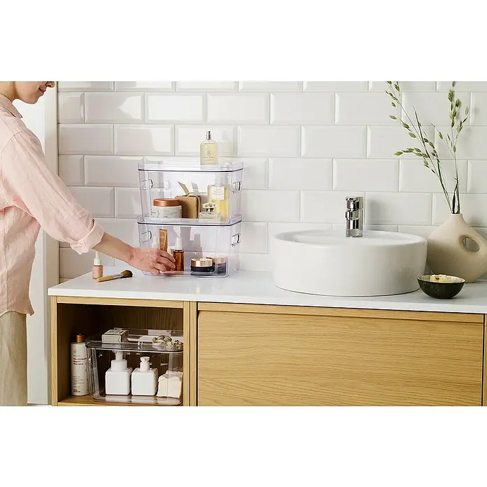 SmartStore Vorratsdose Compact Access - L x B x H: 20 x 29,5 x 16 cm, Kunststoff, Transparent - Organisierte Kosmetik in transparenten Aufbewahrungsboxen im Badezimmer mit stilvoller Einrichtung.