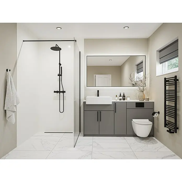 Wetwall Wandpaneel Elite - 60 x 242 cm, Artico, Nut & Feder System - Modernes Badezimmer mit begehbarer Dusche, grauem Waschtisch mit schwarzer Armatur und Handtuchwärmer.